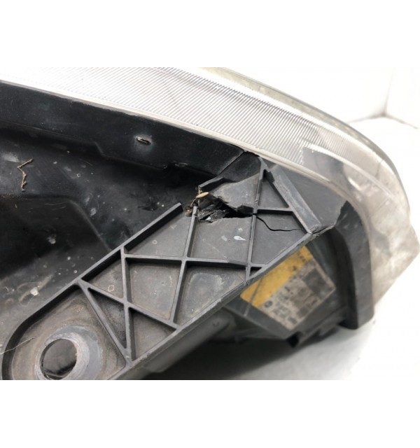 Фара левая бу для Nissan Qashqai  1.5 DCi,  2008 г.