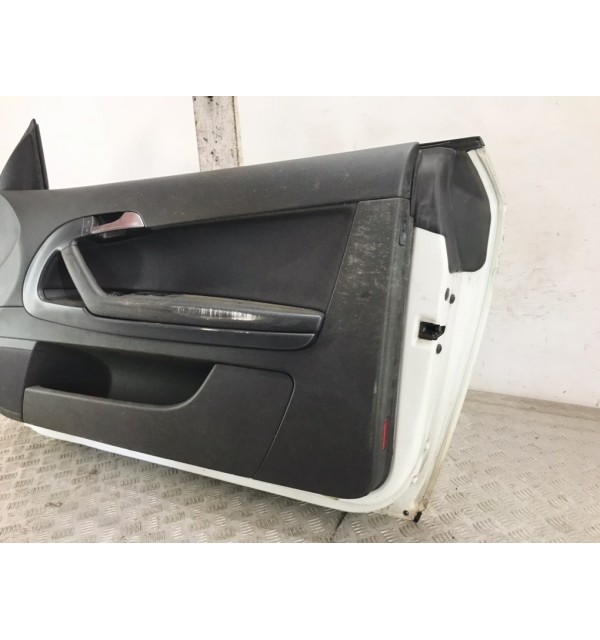 Дверь передняя правая бу для Audi A3 8P 1.9 TDi,  2008 г.