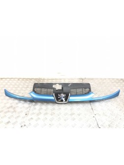 Решетка радиатора бу для Peugeot 206  1.6 i,  2002 г.