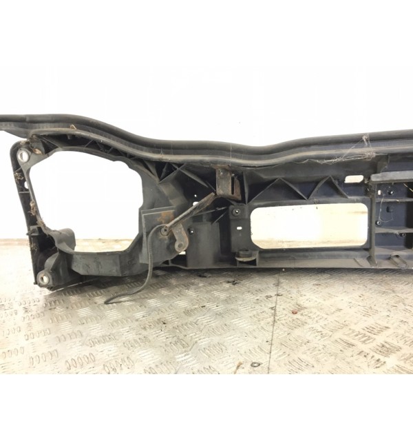 Панель передняя (телевизор) бу для Renault Trafic  2.5 DTi,  2006 г.