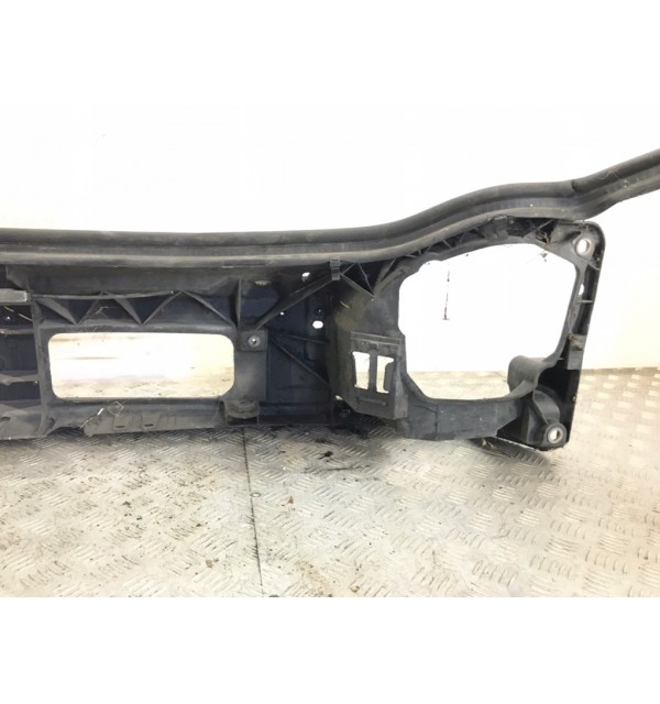 Панель передняя (телевизор) бу для Renault Trafic  2.5 DTi,  2006 г.