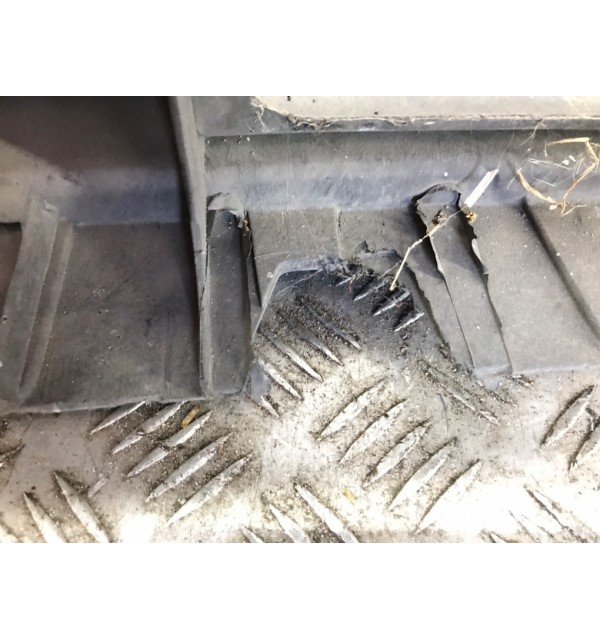 Панель передняя (телевизор) бу для Renault Trafic  2.5 DTi,  2006 г.