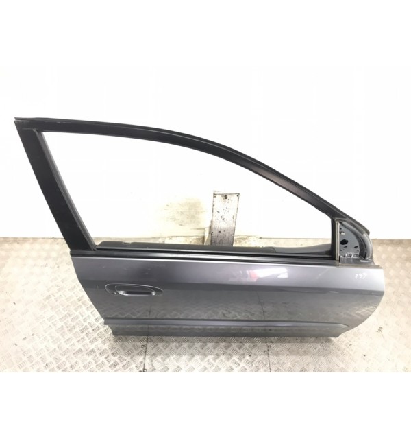 Дверь передняя правая бу для Honda Civic 7 1.4i,  2004 г.