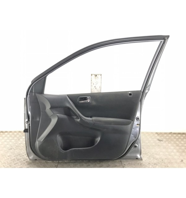 Дверь передняя правая бу для Honda Civic 7 1.4i,  2004 г.