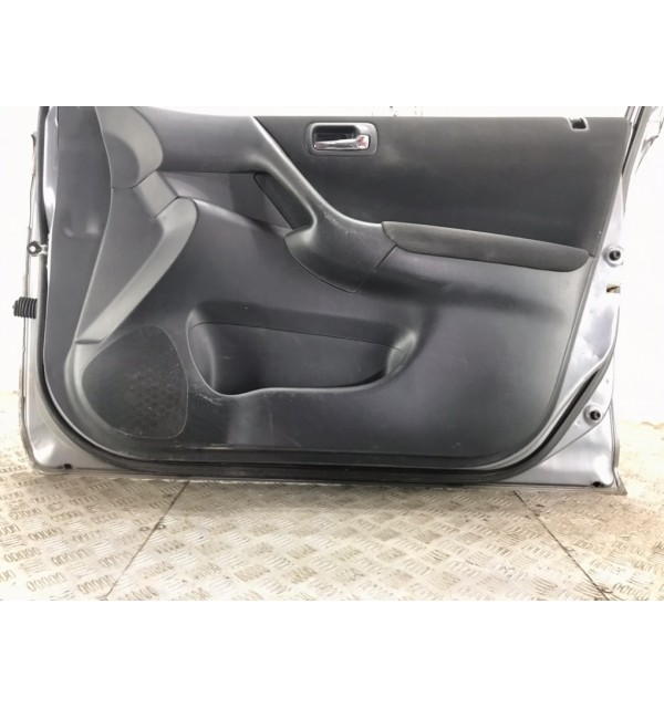 Дверь передняя правая бу для Honda Civic 7 1.4i,  2004 г.