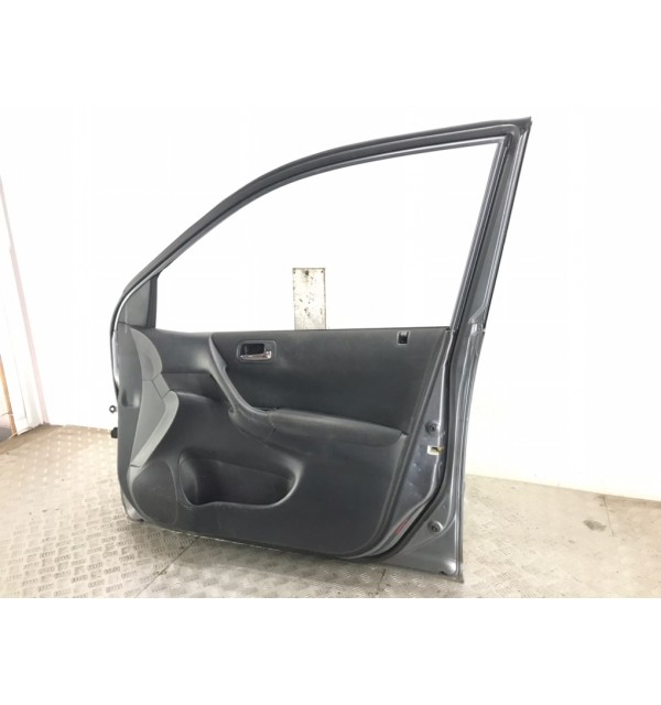 Дверь передняя правая бу для Honda Civic 7 1.4i,  2004 г.