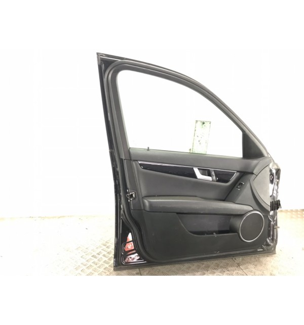 Дверь передняя левая бу для Mercedes C W204 2.2CDI,  2013 г.
