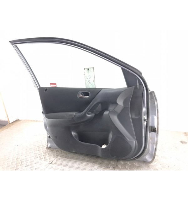 Дверь передняя левая бу для Honda Civic 7 1.4i,  2004 г.