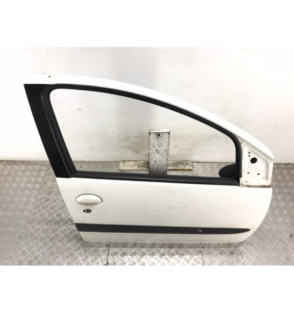 Дверь передняя правая бу для Toyota Aygo  1.0 i,  2012 г.