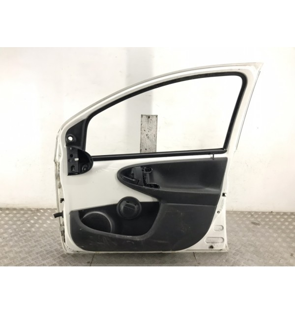 Дверь передняя правая бу для Toyota Aygo  1.0 i,  2012 г.