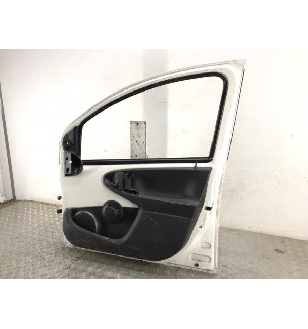 Дверь передняя правая бу для Toyota Aygo  1.0 i,  2012 г.