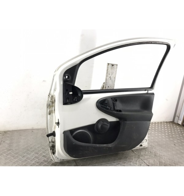 Дверь передняя правая бу для Toyota Aygo  1.0 i,  2012 г.