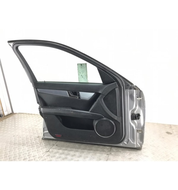 Дверь передняя левая бу для Mercedes C W204 2.2 CDi,  2008 г.