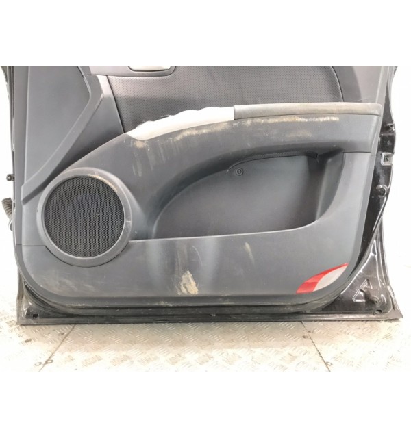 Дверь передняя правая бу для Kia Sportage  2.0 i,  2007 г.