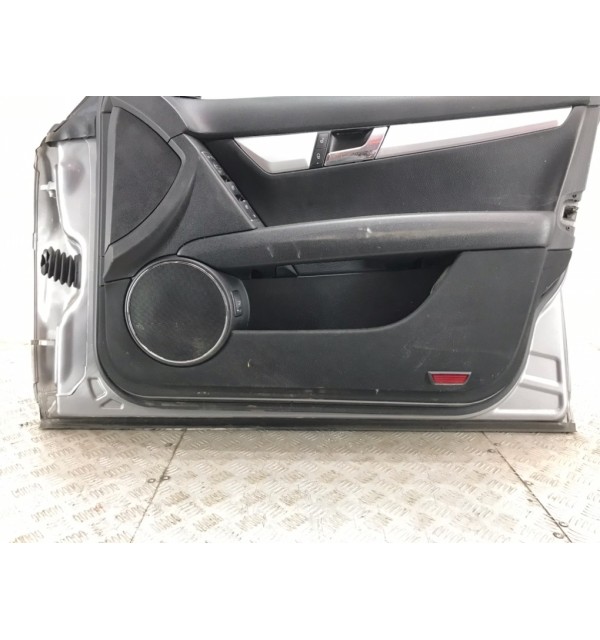 Дверь передняя правая бу для Mercedes C W204 2.2 CDi,  2008 г.