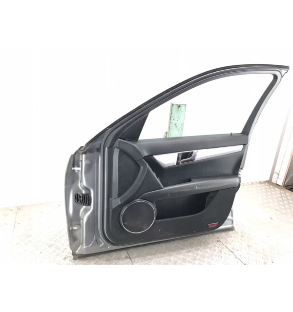 Дверь передняя правая бу для Mercedes C W204 2.2 CDi,  2008 г.