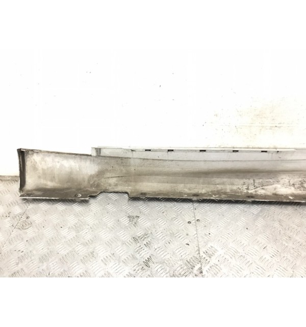Накладка на порог бу для BMW 1 E87/E81/E82/E88 2.0i,  2010 г.