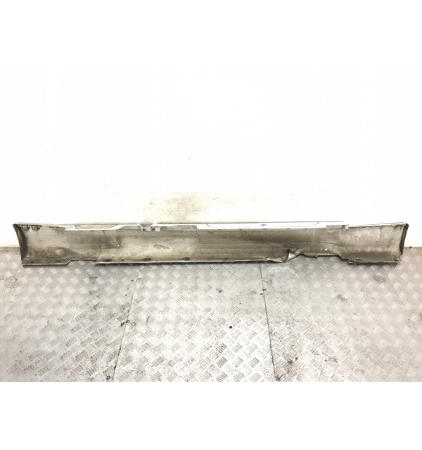 Накладка на порог бу для BMW 1 E87/E81/E82/E88 2.0i,  2010 г.