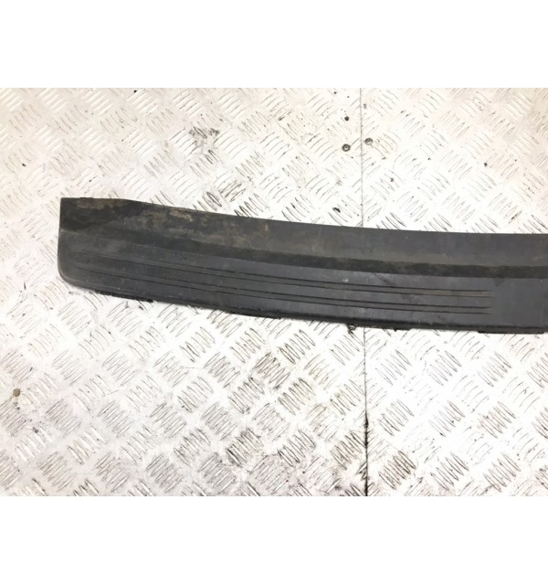 Накладка на бампер бу для Land Rover Freelander 2 2.2 TD,  2010 г.
