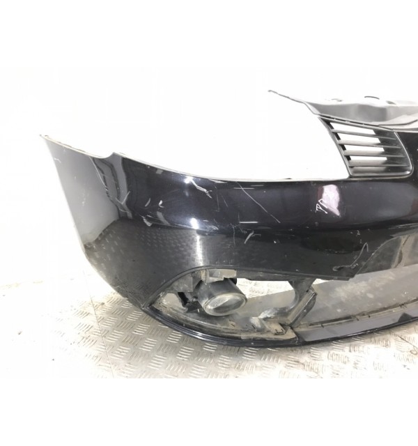 Бампер передний бу для Seat Ibiza  1.4 i,  2006 г.