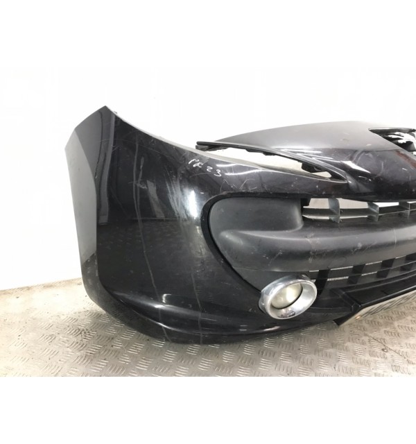 Бампер передний бу для Peugeot 207  1.4 i,  2009 г.