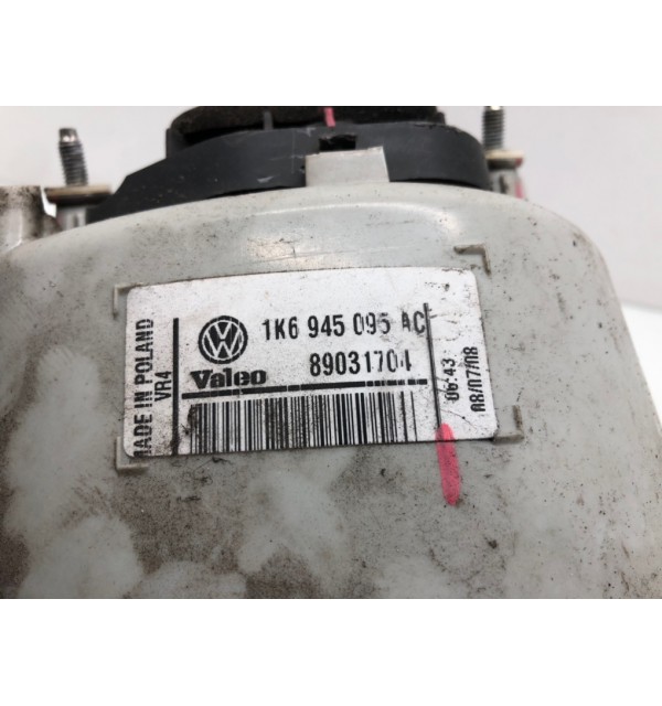Фонарь задний левый бу для Volkswagen Golf 5 2.0 TDi,  2008 г.