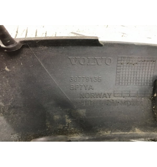 Молдинг крыла переднего правого бу для Volvo C30  2.0 TD,  2007 г.