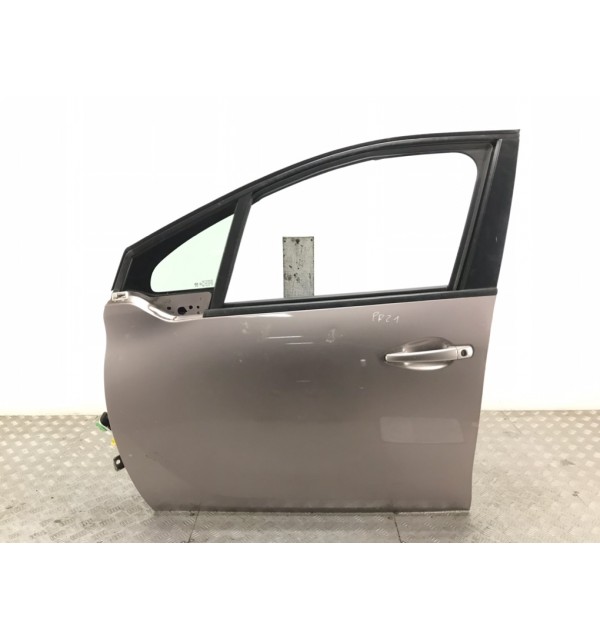 Дверь передняя левая бу для Peugeot 208  1.4 HDi,  2012 г.
