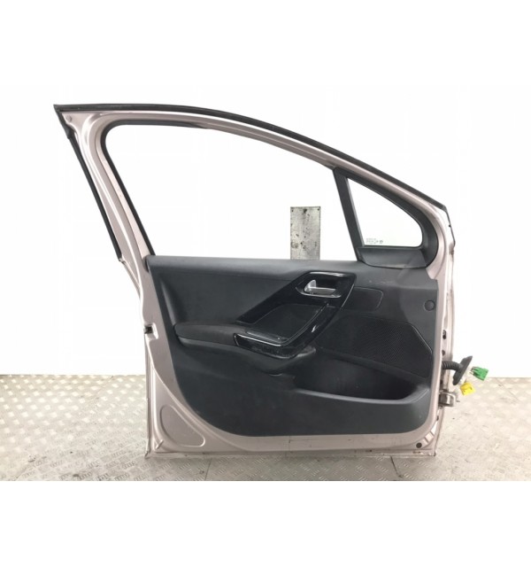 Дверь передняя левая бу для Peugeot 208  1.4 HDi,  2012 г.