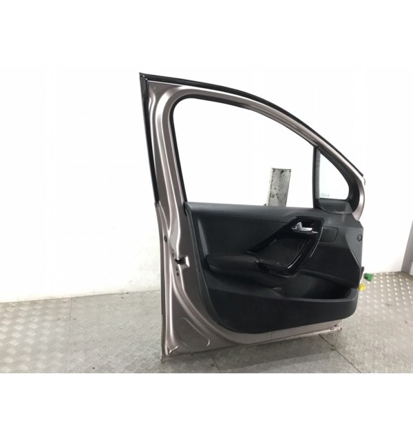 Дверь передняя левая бу для Peugeot 208  1.4 HDi,  2012 г.