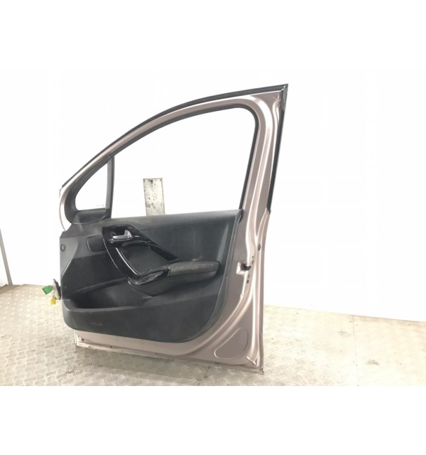 Дверь передняя правая бу для Peugeot 208  1.4 HDi,  2012 г.