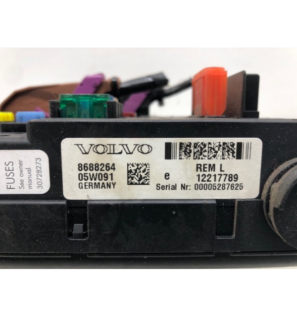 Блок предохранителей бу для Volvo V70  2.4 i,  2005 г.