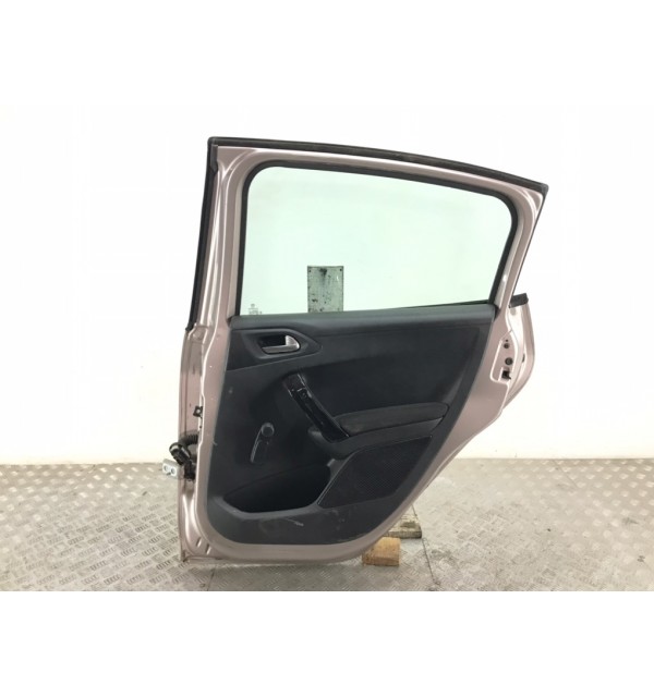 Дверь задняя правая бу для Peugeot 208  1.4 HDi,  2012 г.