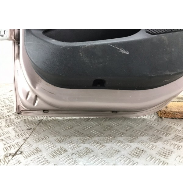 Дверь задняя правая бу для Peugeot 208  1.4 HDi,  2012 г.