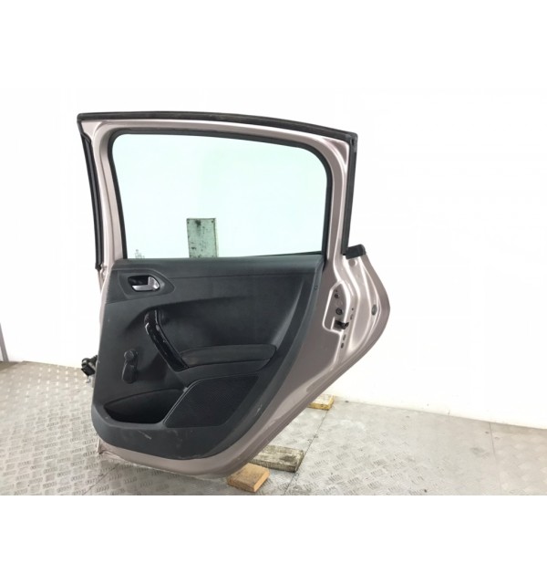 Дверь задняя правая бу для Peugeot 208  1.4 HDi,  2012 г.