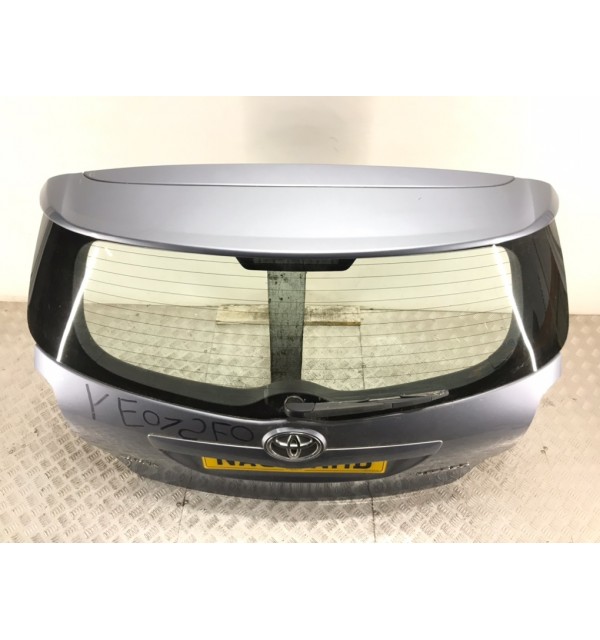 Крышка багажника бу для Toyota Verso  2.0 D-4D,  2010 г.