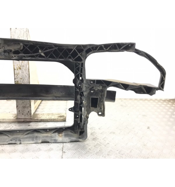 Панель передняя (телевизор) бу для Seat Ibiza  1.4 i,  2006 г.