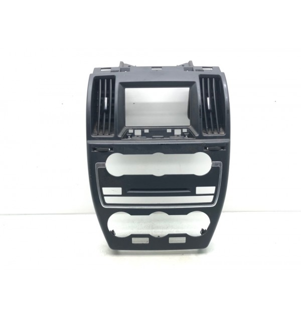Накладка декоративная на торпедо бу для Land Rover Freelander 2 2.2 TD,  2014 г.