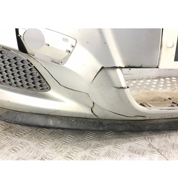 Бампер передний бу для Opel Zafira B 1.8 i,  2009 г.