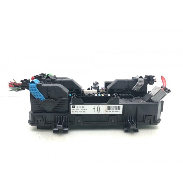 Блок предохранителей бу для Opel Zafira B 1.6 i,  2006 г.