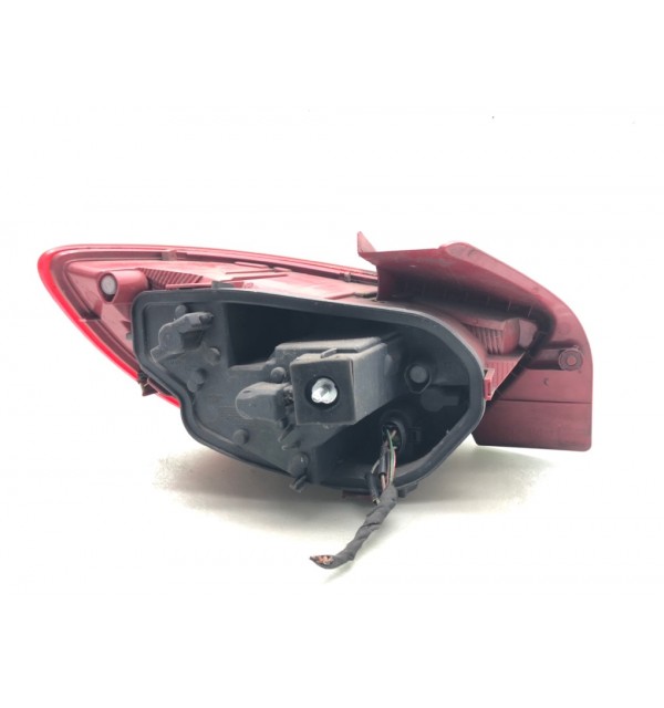 Фонарь задний правый бу для Seat Ibiza  1.6 TDi,  2011 г.
