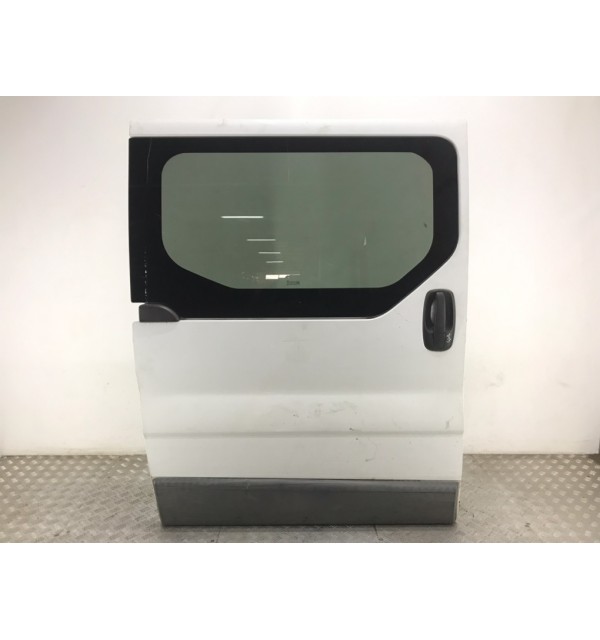 Дверь сдвижная правая бу для Nissan Primastar  1.9 DCi,  2004 г.