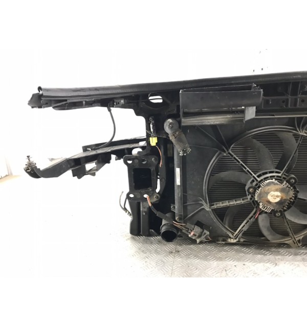 Панель передняя (телевизор) бу для Audi A3 8P 1.6 TDi,  2012 г.