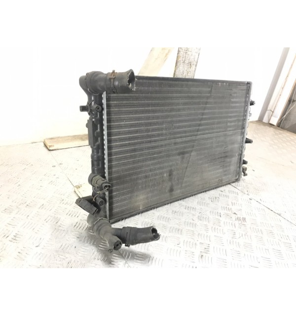 Радиатор (основной) бу для Seat Ibiza  1.6 TDi,  2011 г.