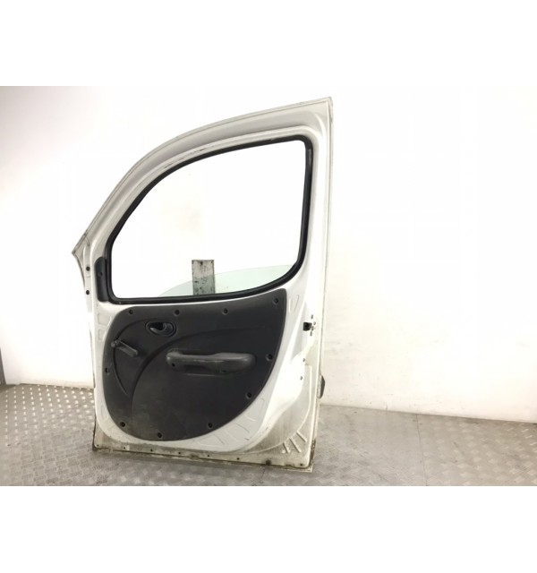 Дверь передняя правая бу для Fiat Doblo  1.3 JTD,  2008 г.