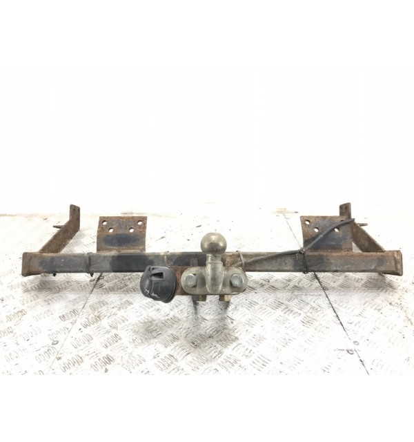 Прицепное устройство (фаркоп) бу для Nissan Vanette  2.3 D,  1998 г.