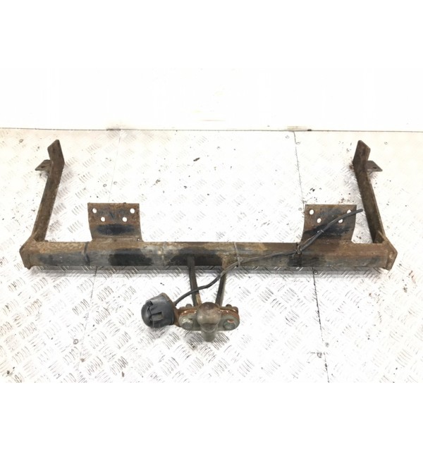 Прицепное устройство (фаркоп) бу для Nissan Vanette  2.3 D,  1998 г.