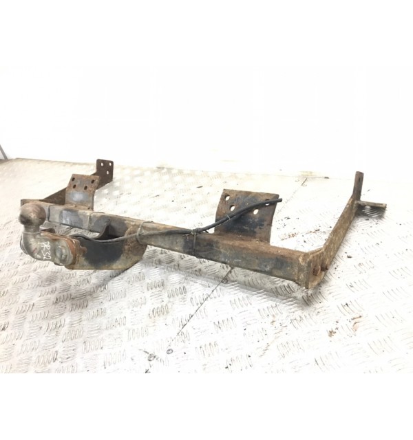 Прицепное устройство (фаркоп) бу для Nissan Vanette  2.3 D,  1998 г.