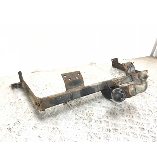 Прицепное устройство (фаркоп) бу для Nissan Vanette  2.3 D,  1998 г.