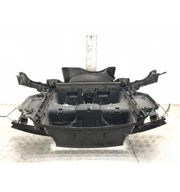Панель передняя (телевизор) бу для BMW 1 E87/E81/E82/E88 2.0 TD,  2010 г.